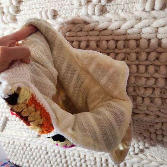 Crochet Flower Tote - Picture 4 of 4